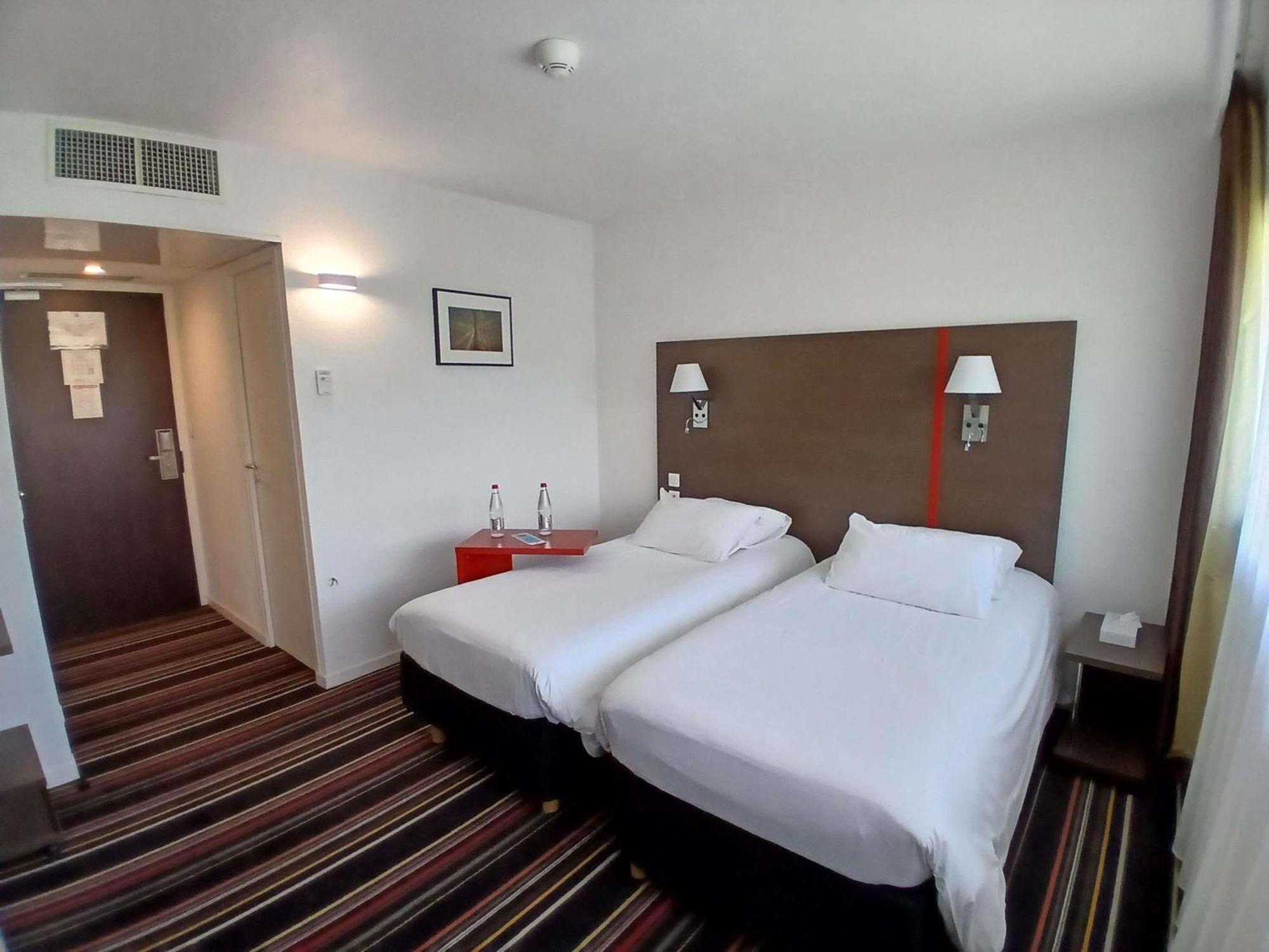 Ibis Styles Segre Hotel Exterior photo